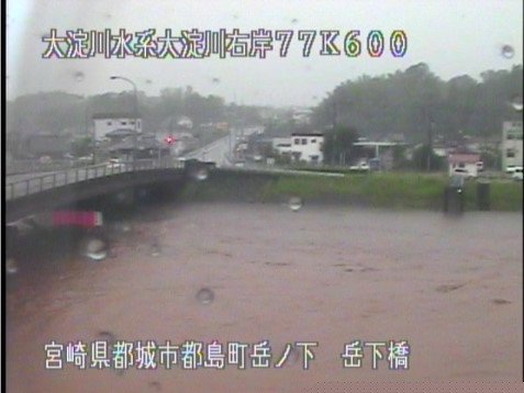 大淀川が氾濫寸前 間もなく氾濫危険水位に 台風24号 とんでもないことになってる ひま速